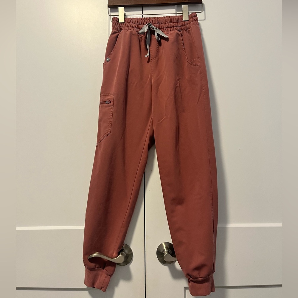 Figs Scrub Pants- High Waisted Zamora Scrub Pants in Mauve